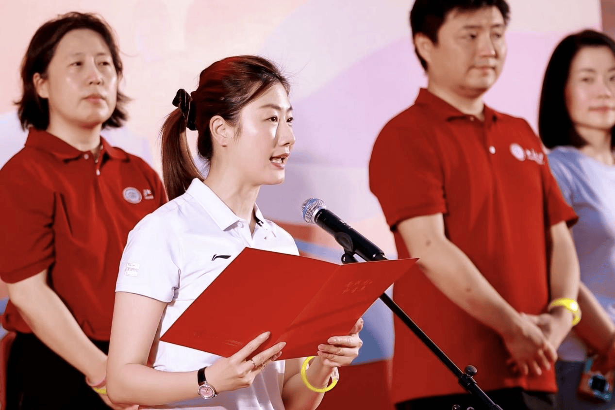 北京大学深圳研究生院新操场启用，千名新生共赴开学第一跑
