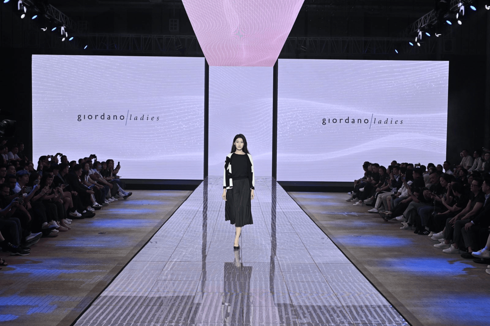 佐丹奴在2025春夏订货会上发布五年战略“超越界限”，旨在恢复历史盈利水平