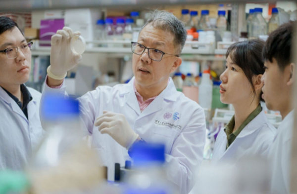 拥抱未来的不确定性 ——记清华大学医学院院长祁海的科研人生