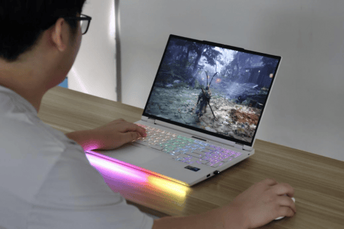 深夜开黑不扰民，AI高静游戏本是毕业生的最优解吗？